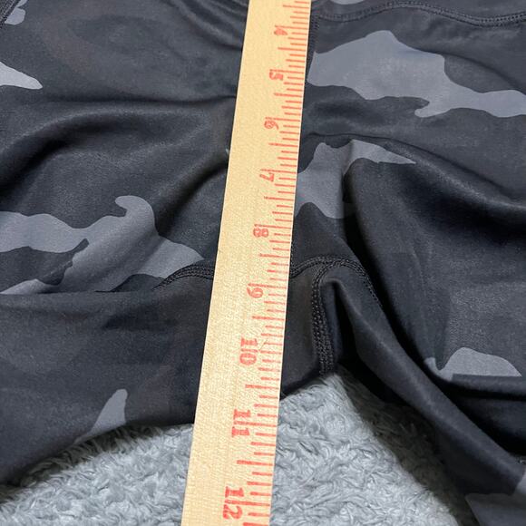 Athleta Camo Contender Leggings Womens Small Black Gray Zip Pockets 405480 - Picture 8 of 9